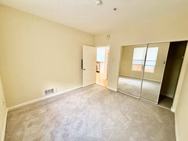 Building Photo - 301 Crescent Ct