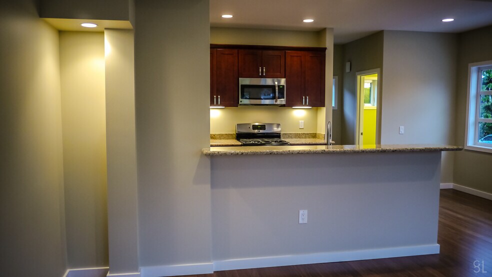 Building Photo - 2215 E John St