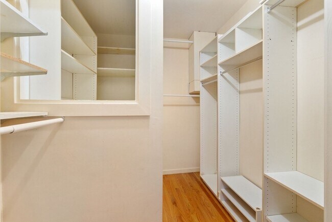 Building Photo - 393 Marlborough St