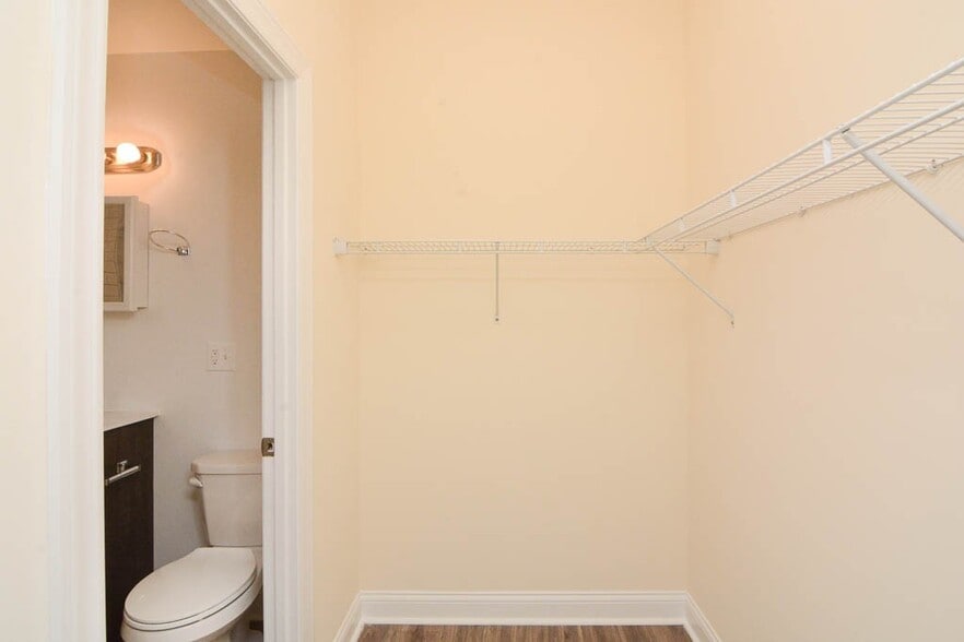 Building Photo - 2936 W Palmer St