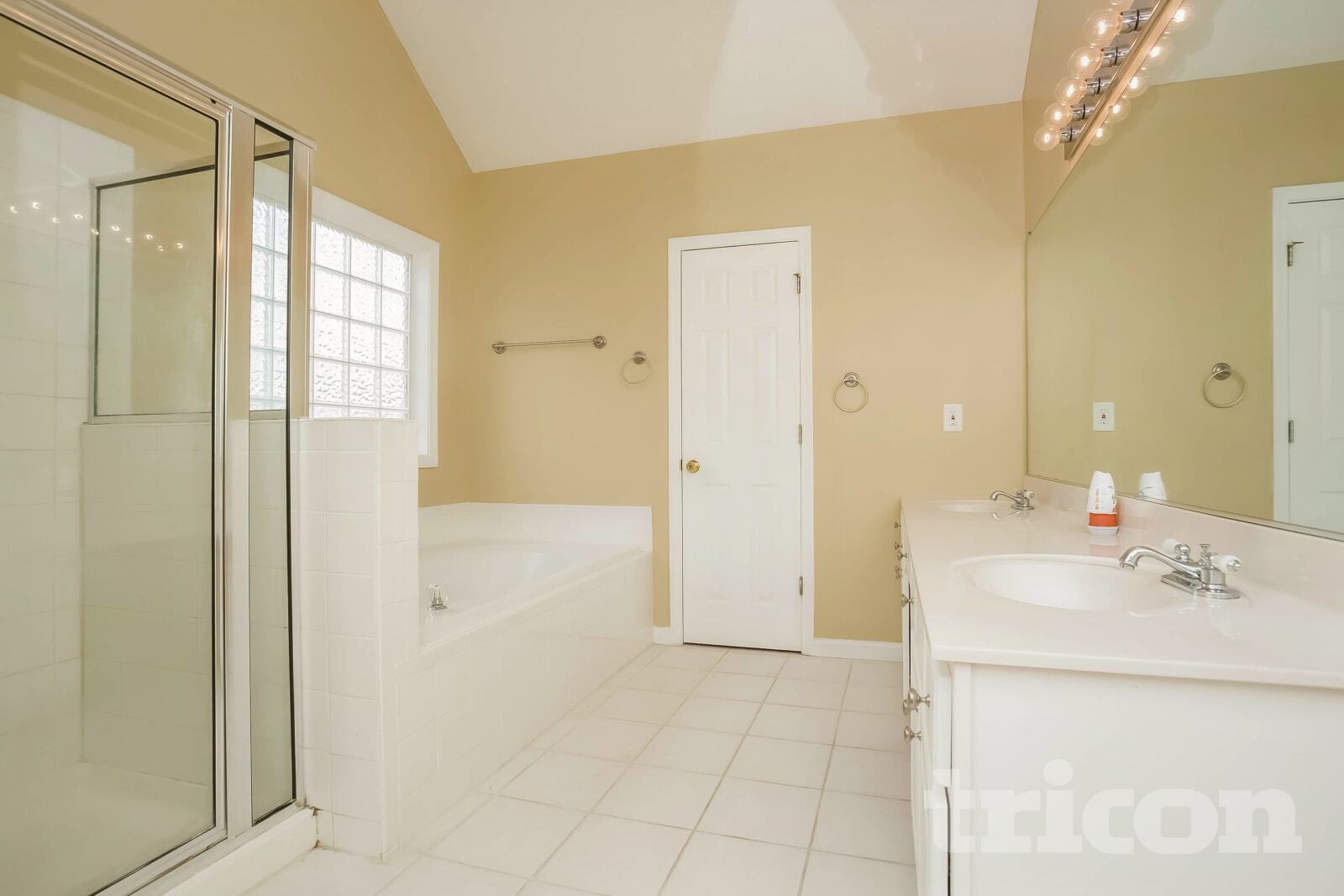 Building Photo - 585 Chastleton Dr