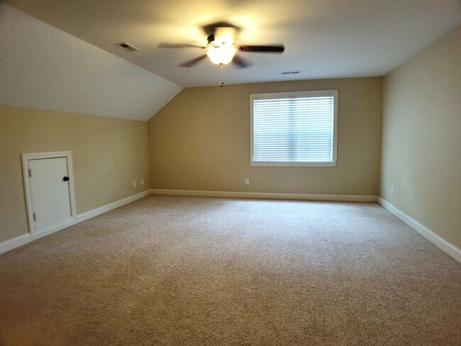 Building Photo - Gorgeous 3BD/2.5BA home with large upstairs bonus room and a 2 car garage in Clayton/Garner area!