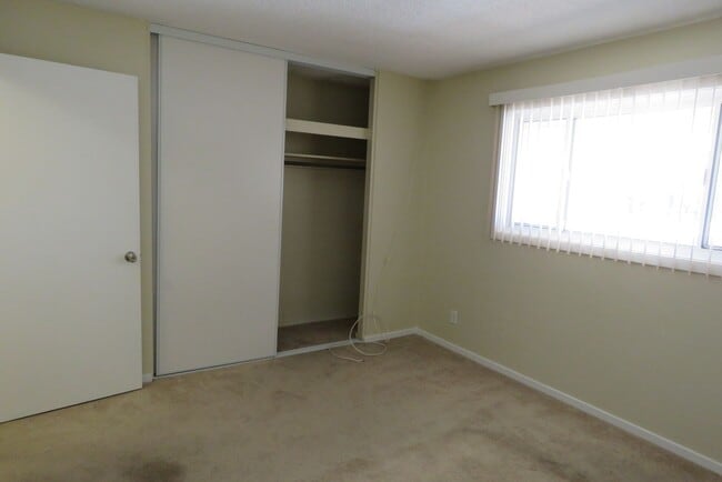 Building Photo - Sweet home in quiet neighborhood!
