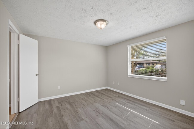 Building Photo - 726 Perryman Ln W