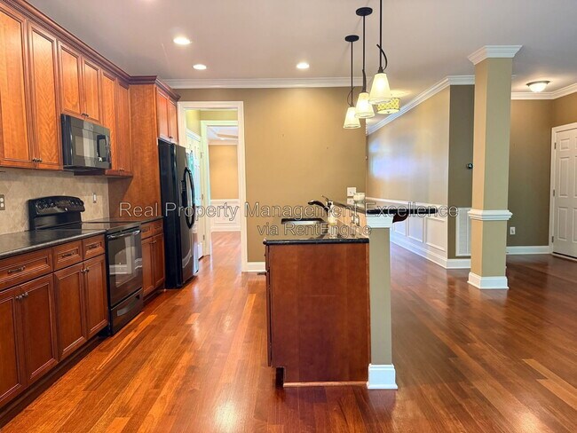 Building Photo - 616 Lake Artesia Ln