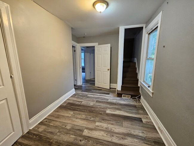 Building Photo - 3 bed 1 bath House for rent in Crafton!