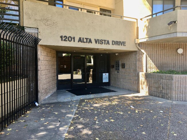 Building Photo - 1201 Alta Vista Ct