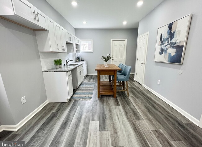 Building Photo - 5532 Chancellor St