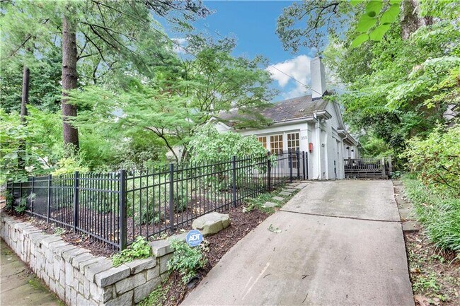 Building Photo - 355 8th St NE