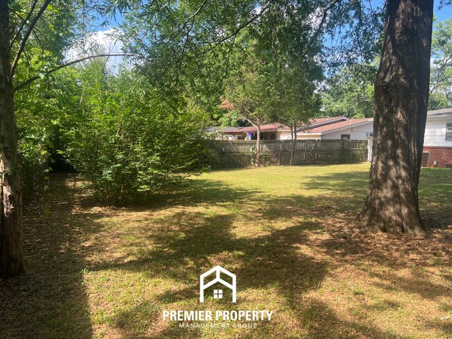 Building Photo - Charming 3BR/1.5BA in West Huntsville | Hardwood Floors Throughout & Fenced Yard