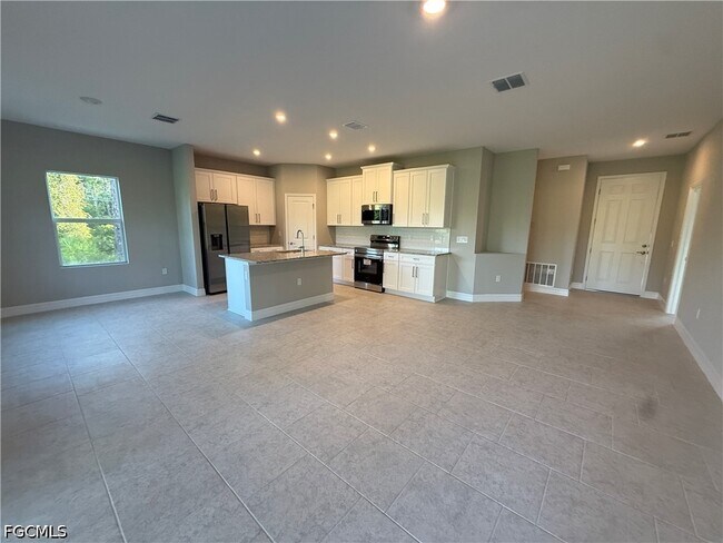 Building Photo - 505 Greenbriar Blvd