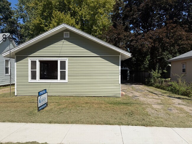 Building Photo - 209 Yates Ave