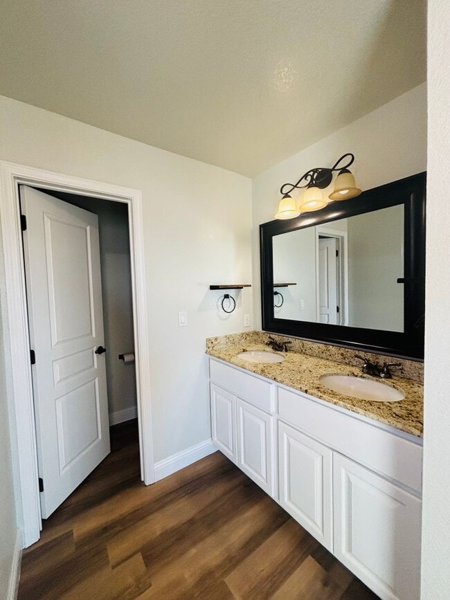 Building Photo - 517 Almond Tree Ln