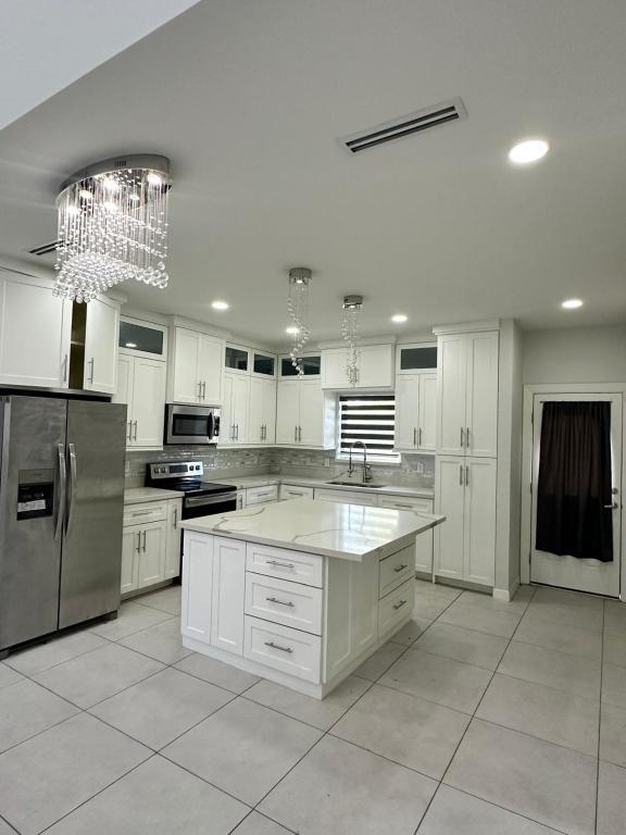 Building Photo - 1822 Sunset Dr