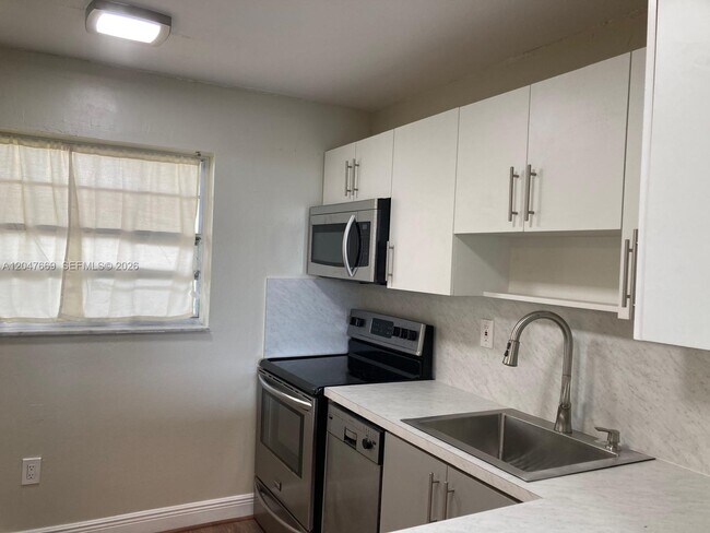 Building Photo - 7900 Tatum Waterway Dr