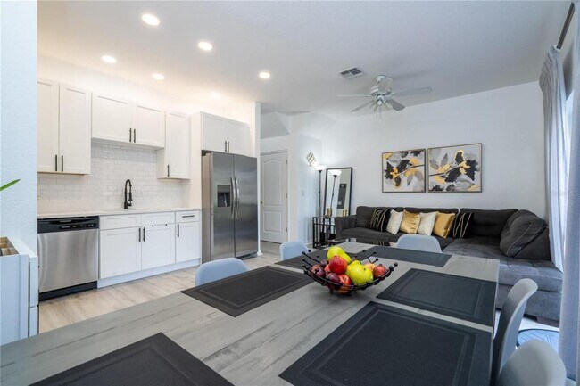 Building Photo - 2433 Caravelle Cir