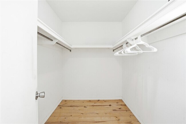 Building Photo - 10 Dogwood Dr