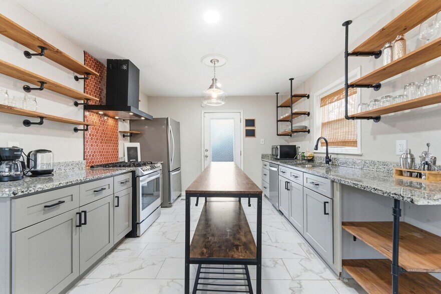 Building Photo - 3136 Forrest Hills Dr SW
