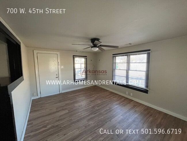 Building Photo - 700 W 45th St