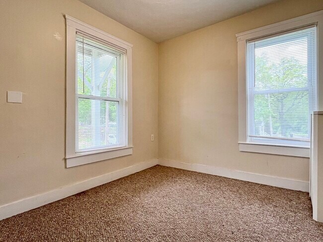 Building Photo - 285 W Elm St