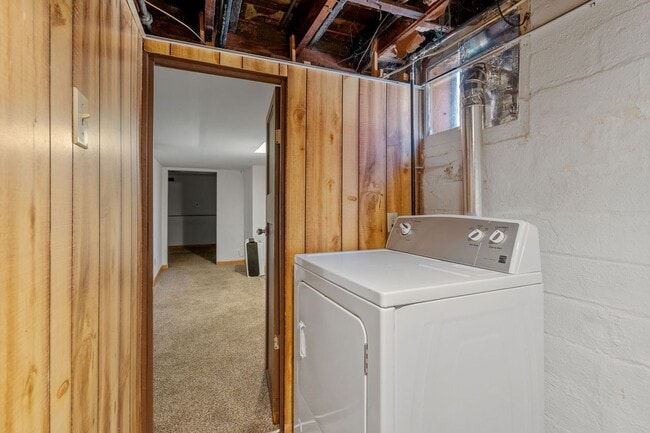 Building Photo - Your Timeless Haven in St. Paul for $2,199/month! $250 OFF 1st MONTH!