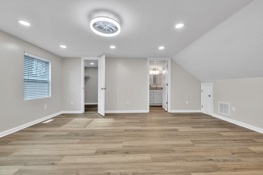 Building Photo - 8 E Preston St