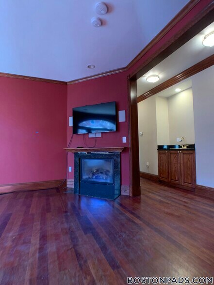 Building Photo - 9 Strathmore Rd
