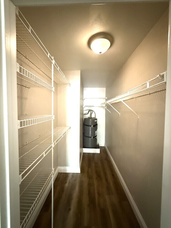 Building Photo - 5118 S Jones Blvd