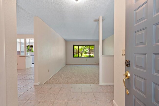 Building Photo - Beautiful 3-Bedroom Home in North Auburn's Sierra Foothills