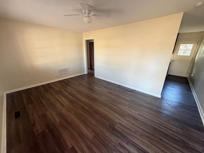 Building Photo - 607 Smith Ave