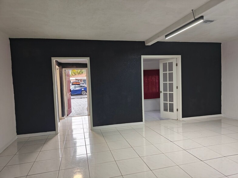 Building Photo - 76 NE 170th St