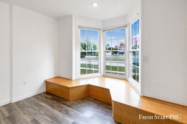 Building Photo - Spacious 4-Bedroom Home with Modern Style & Flexible Spaces