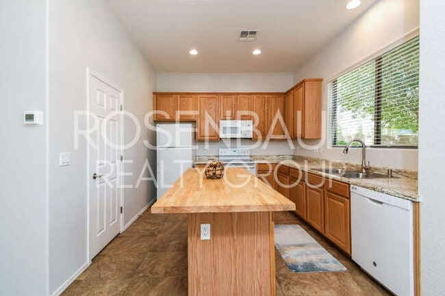 Building Photo - 1949 W Olive Way