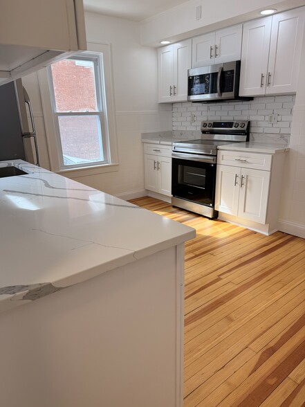 Building Photo - 30 Clark St