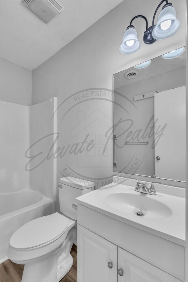 Building Photo - Affordable 2BR Ranch Duplex in N. Columbia — Move-In Special!