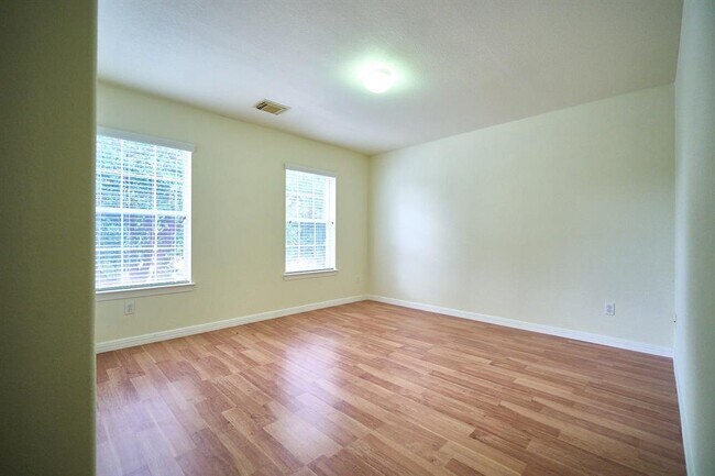 Building Photo - 10027 Deer Track Ct