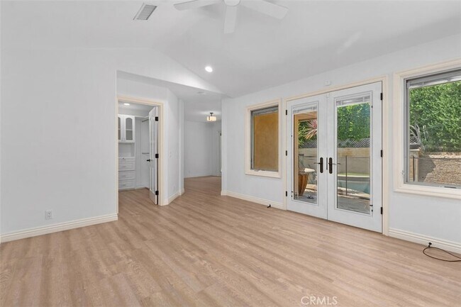 Building Photo - 600 Cliff Dr