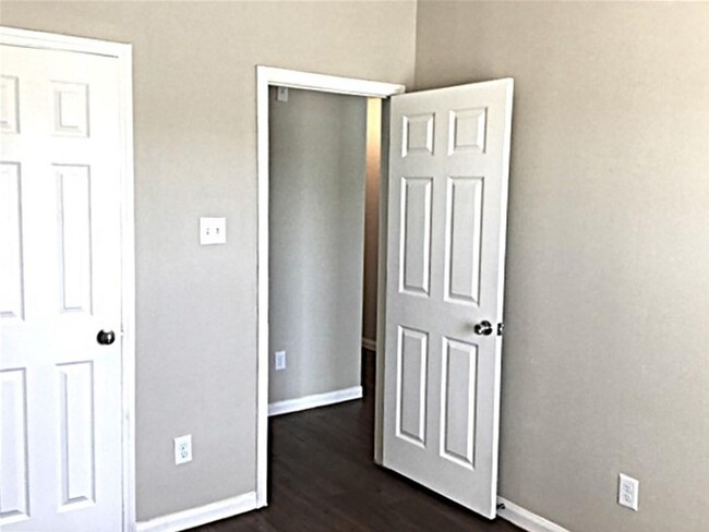 Building Photo - 4 Mira Loma Dr