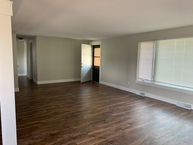 Building Photo - Beautiful 4 Bedroom 3 Bathroom Home in Wes...