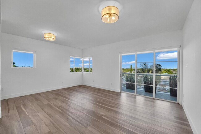 Building Photo - 155 E Boca Raton Rd
