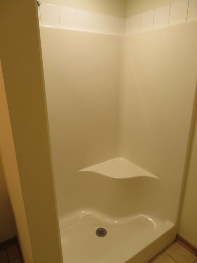 Building Photo - Raco 130/134 Nordic