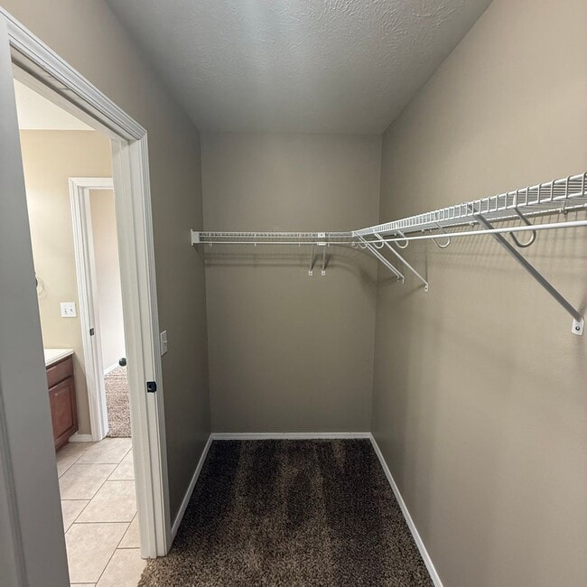 Building Photo - Quiet Country Living - Beautiful Available Now