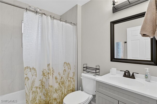 Building Photo - 209 Robin Hood Cir