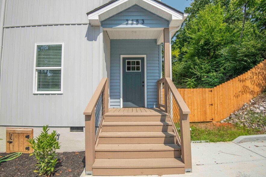 Building Photo - 3353 Lay Ave