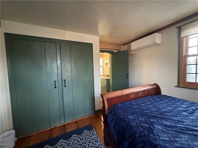 Building Photo - 9 Thames St