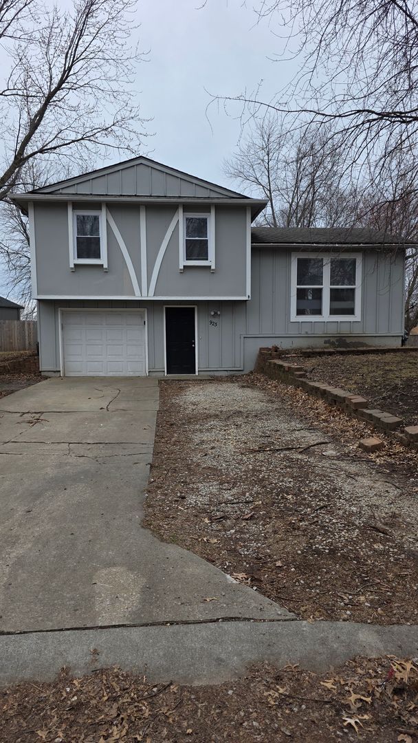 Building Photo - Charming 3-Bed Home in Lees Summit with Garage
