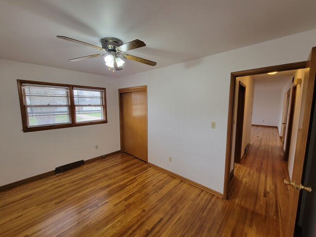 Building Photo - 2316 Royal Dr