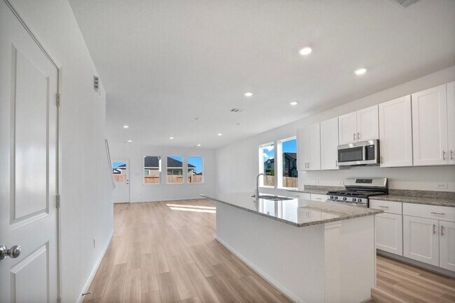 Building Photo - 8002 Horse Hvn Ln