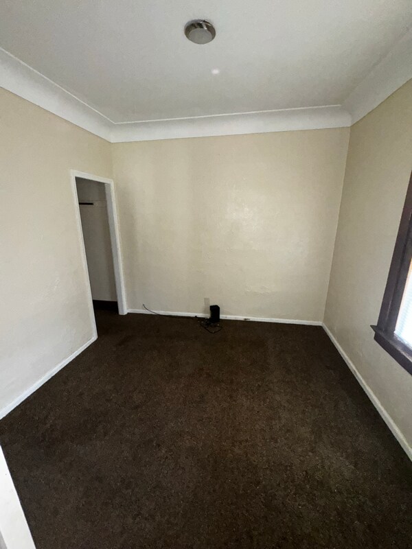 Building Photo - 319 E Streicher St