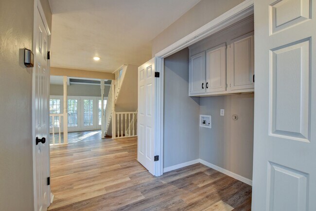 Building Photo - 740 S Lake Cir